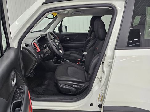 Used 2023 Jeep Renegade Trailhawk AWD/4WD image 10