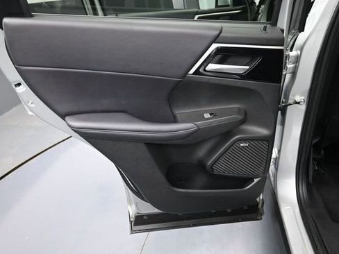 Used 2025 Mitsubishi Outlander SE AWD/4WD image 26