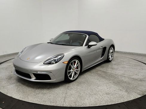Used 2017 Porsche 718 Boxster S RWD image 9
