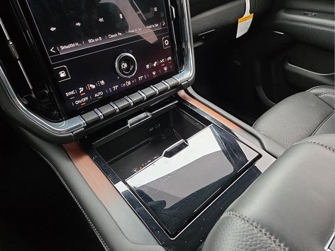 Used 2025 GMC Yukon Denali AWD/4WD image 25