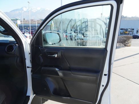 Certified 2023 Toyota Tacoma TRD Off-Road image 22