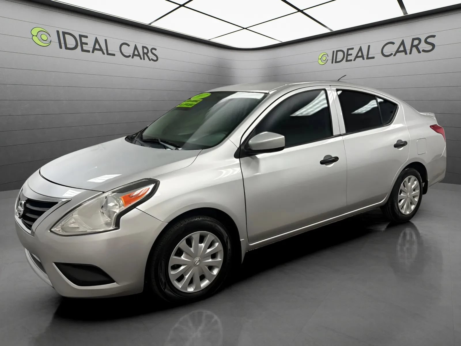 Used 2017 Nissan Versa S Plus FWD image 1