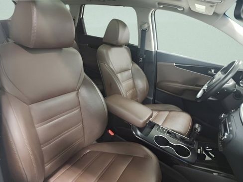 Used 2019 Kia Sorento SX image 18