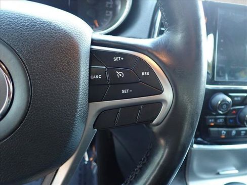 Used 2020 Jeep Grand Cherokee Limited w/ Luxury Group II AWD/4WD image 18