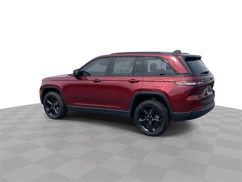 Used 2023 Jeep Grand Cherokee Altitude image 6