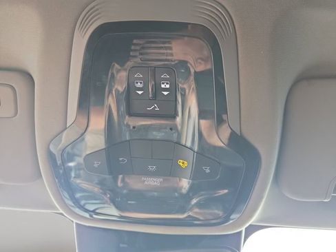 Used 2017 Alfa Romeo Giulia AWD w/ Sport Appearance Package image 27