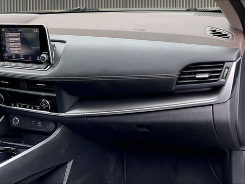 Used 2023 Nissan Rogue SV FWD image 18