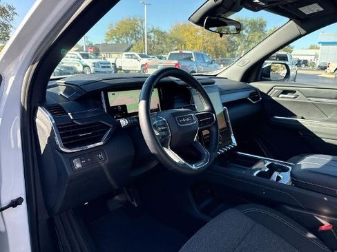 Used 2025 GMC Acadia Elevation image 10