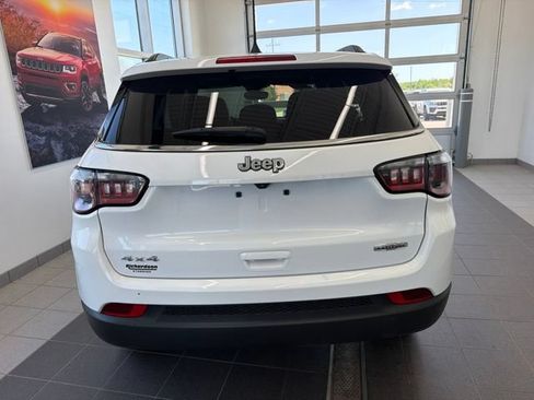 Used 2024 Jeep Compass Latitude AWD/4WD image 4