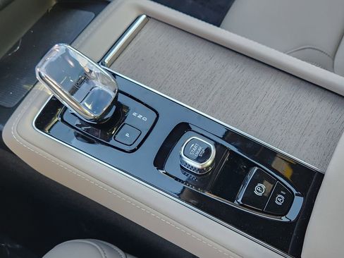 New 2026 Volvo XC90 T8 Plus w/ Protection Package Premier image 10