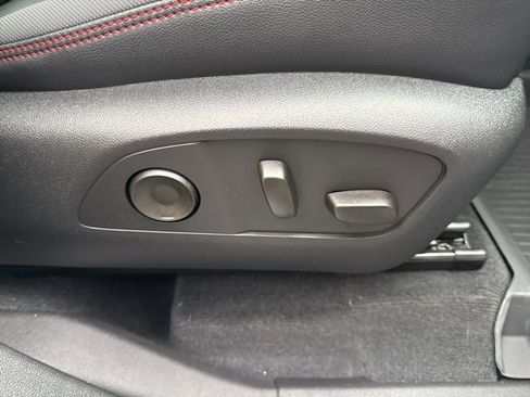 Used 2026 Chevrolet Traverse RS image 33