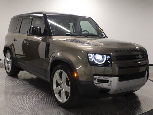 Used 2024 Land Rover Defender 110 SE AWD/4WD image 9