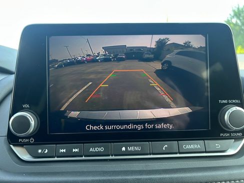 Used 2024 Nissan Rogue SV AWD/4WD image 18