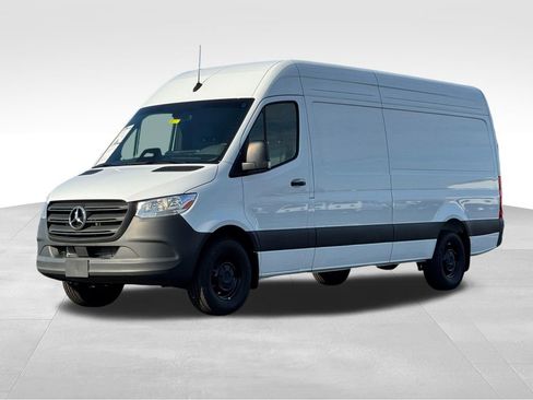 Used 2025 Mercedes-Benz Sprinter 2500 image 3
