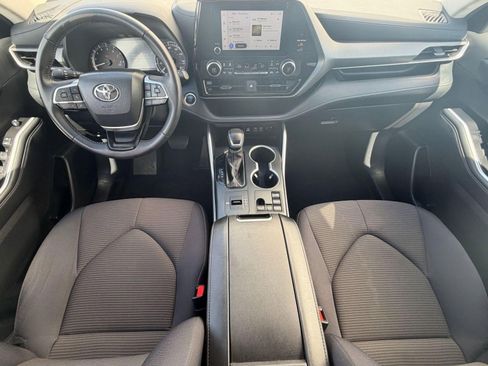 Used 2025 Toyota Highlander LE image 14