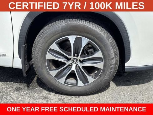 Used 2021 Toyota Highlander XLE AWD/4WD image 7