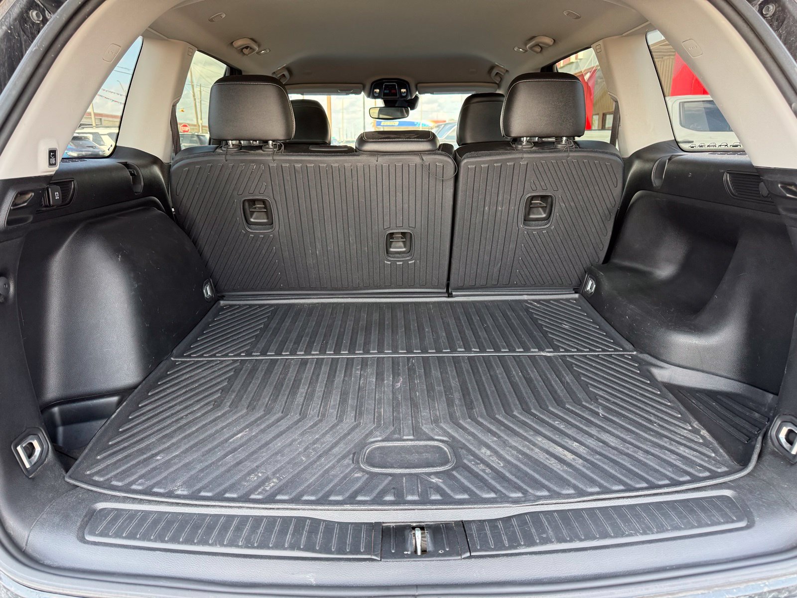 Used 2023 Jeep Grand Cherokee Limited w/ Trailer Tow Prep Group (B) RWD image 5