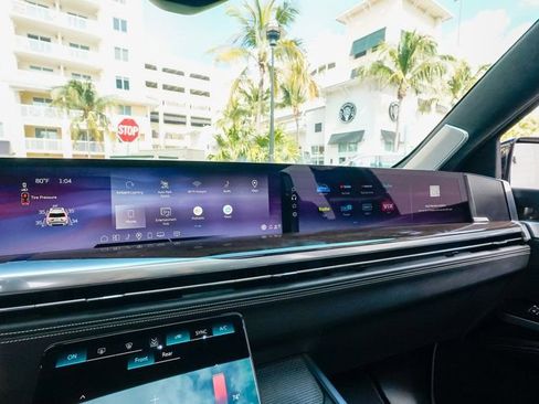 Used 2025 Cadillac Escalade Sport Platinum w/ LPO, ONYX Package image 60