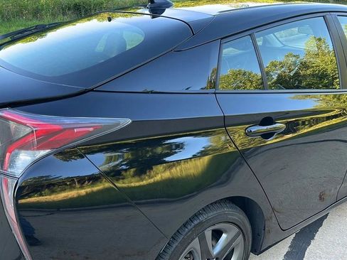 Used 2016 Toyota Prius Three Touring FWD image 9