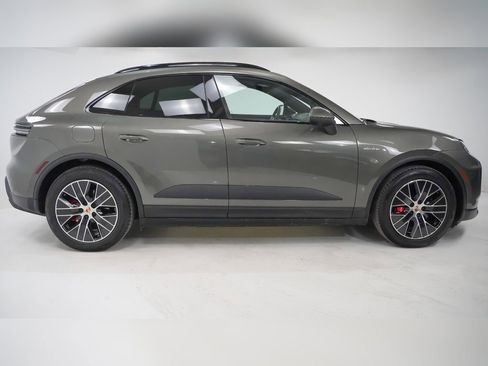 Used 2025 Porsche Macan 4S Electric image 9