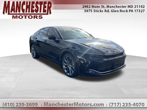 Used 2023 Toyota Crown Limited image 1