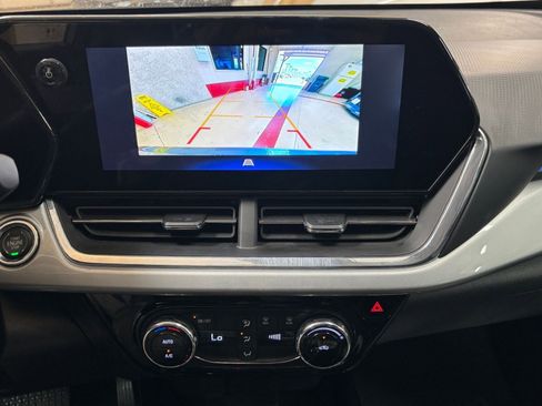 Used 2025 Chevrolet Trax LT image 17