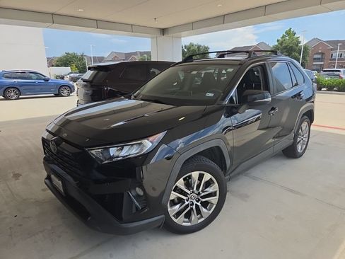 Used 2020 Toyota RAV4 XLE Premium FWD image 1