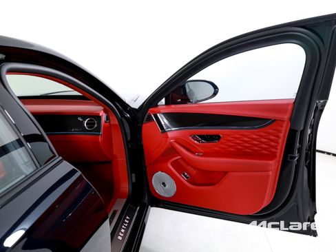 Used 2023 Bentley Flying Spur W12 image 30