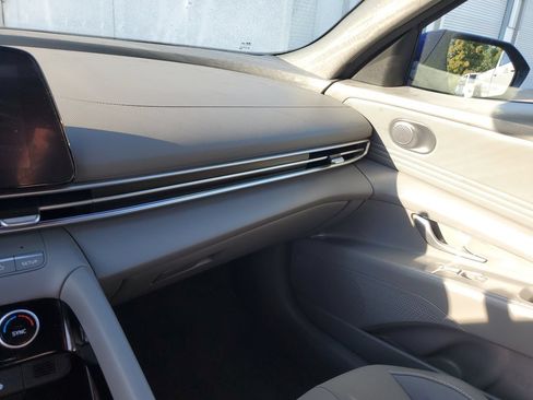 Used 2025 Hyundai Elantra SEL FWD image 25