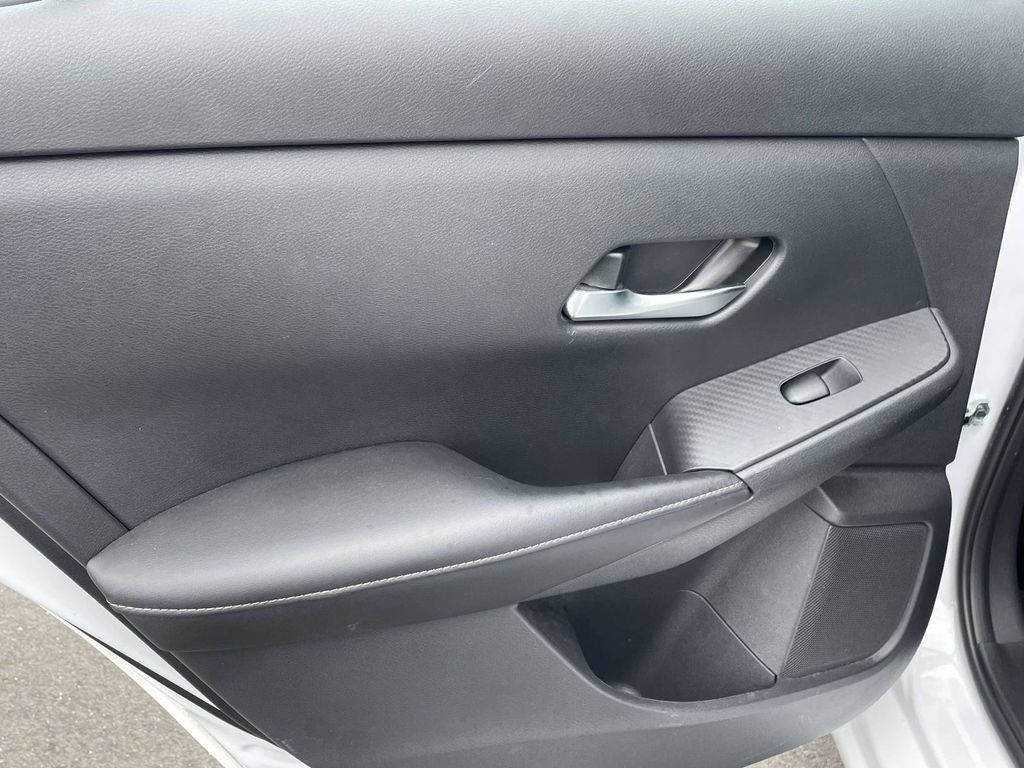 Used 2023 Nissan Sentra SV FWD image 11