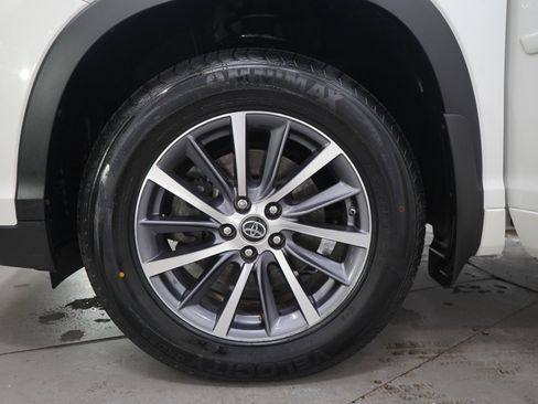 Used 2017 Toyota Highlander XLE w/ Protection Package #3 AWD/4WD image 31