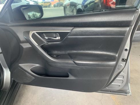 Used 2018 Nissan Altima 2.5 SR w/ SR Midnight Edition FWD image 12
