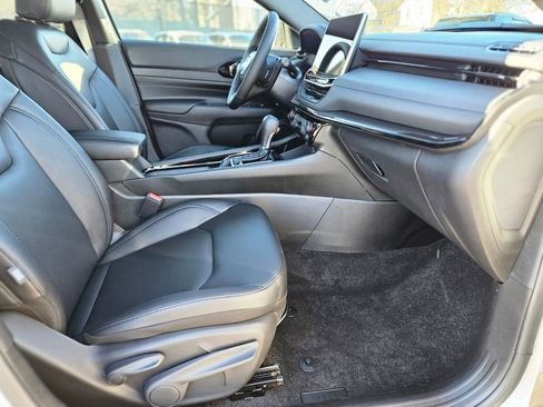 New 2026 Jeep Compass Limited image 8