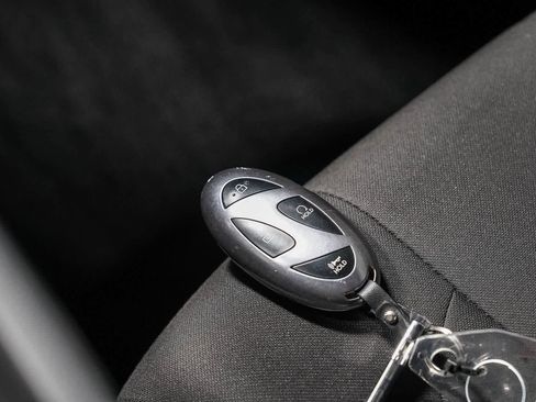 Used 2025 Hyundai Elantra Sport FWD image 27