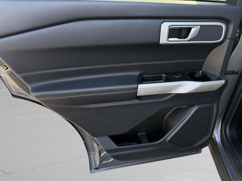 Used 2022 Ford Explorer XLT w/ Equipment Group 202A image 28