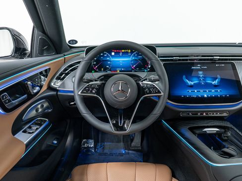 New 2026 Mercedes-Benz E 450 4MATIC Sedan image 17