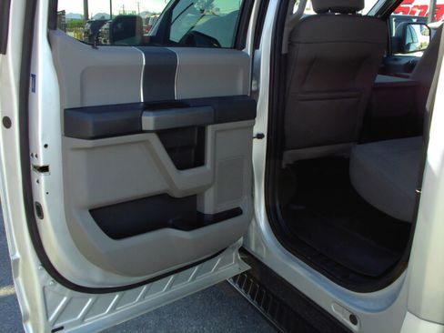 Used 2016 Ford F150 XLT AWD/4WD image 25