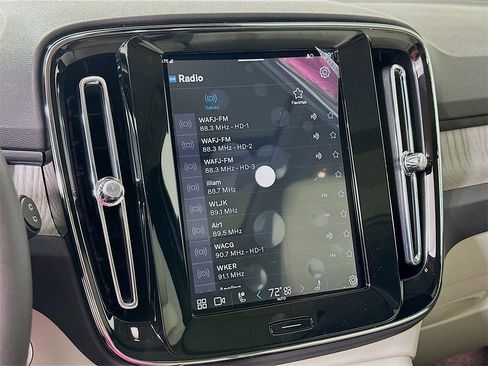 Used 2025 Volvo XC40 B5 Plus w/ Protection Package Premier image 13