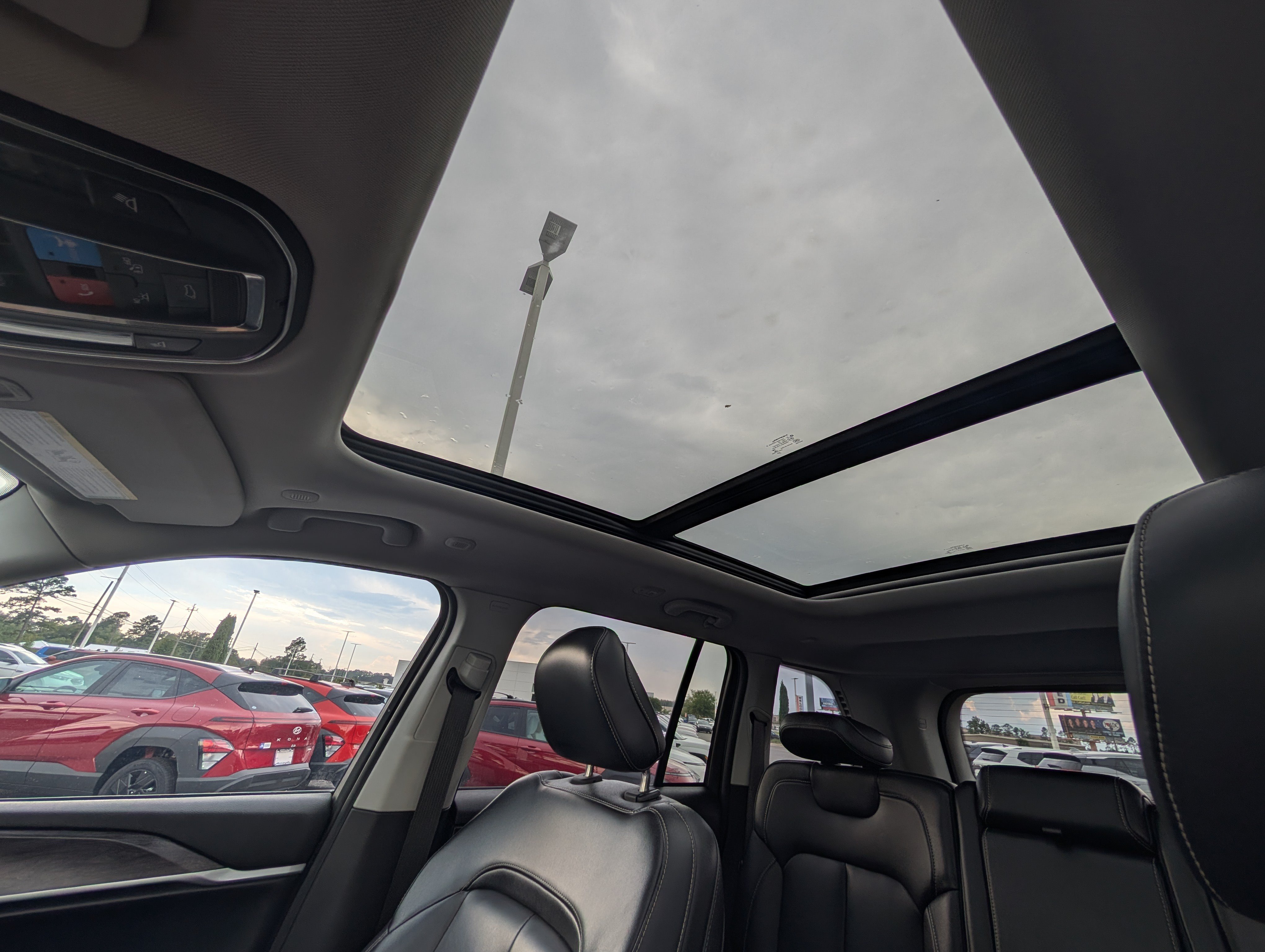 Used 2023 Jeep Grand Cherokee Limited RWD image 15