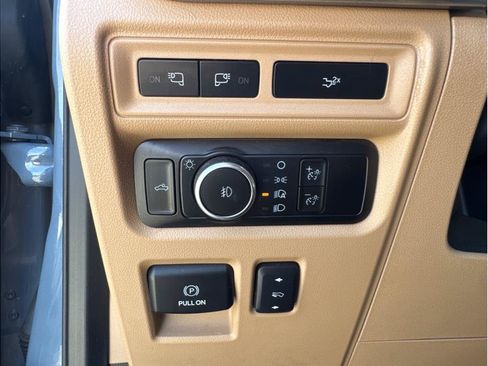 Used 2023 Ford F150 Lariat AWD/4WD image 16
