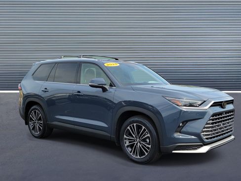 Used 2025 Toyota Grand Highlander AWD Hybrid image 2