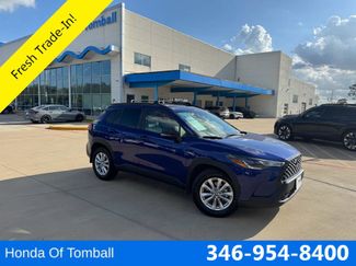Used 2025 Toyota Corolla Cross LE w/ Moonroof Package video 1