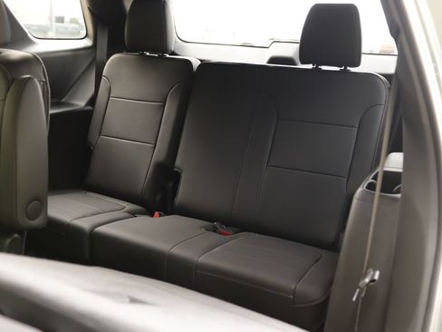 Used 2023 Chevrolet Traverse LT w/ LPO, Floor Liner Package AWD/4WD image 27