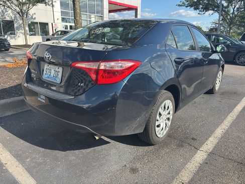Used 2017 Toyota Corolla LE w/ Carpet Mat Package (TMS) FWD image 5