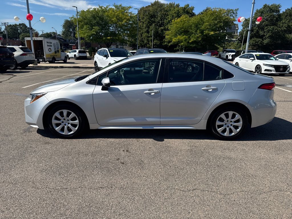 Used 2024 Toyota Corolla LE FWD image 4