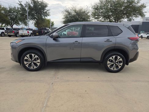 Used 2023 Nissan Rogue SV image 4