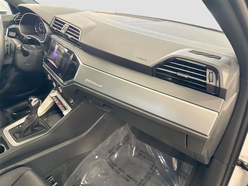 Certified 2025 Audi Q3 2.0T Premium w/ Convenience Package image 30
