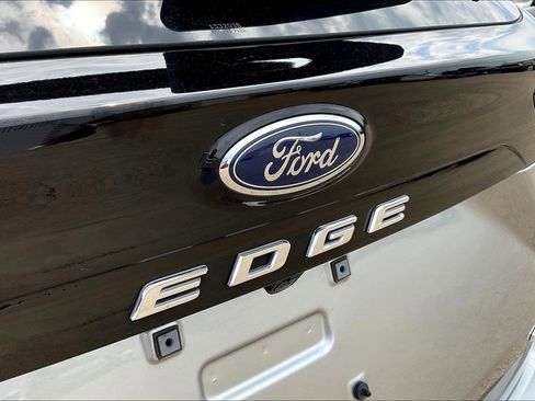 Used 2021 Ford Edge SEL w/ Convenience Package image 32