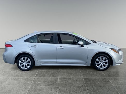 Used 2025 Toyota Corolla LE w/ Convenience Package image 6