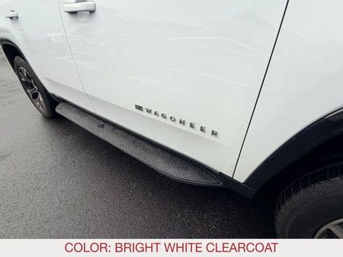 Used 2023 Jeep Wagoneer Series III w/ Preferred Equipment Group image 9
